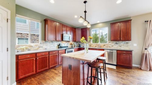 7232 Oak Hl, Aurora CO 80016-2061 exterior