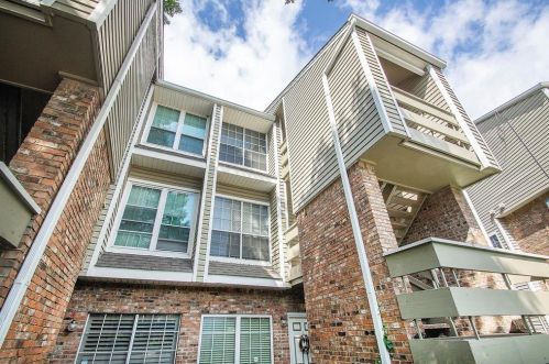 8555 Fair Oaks Xing, Dallas TX  75243-8052 exterior