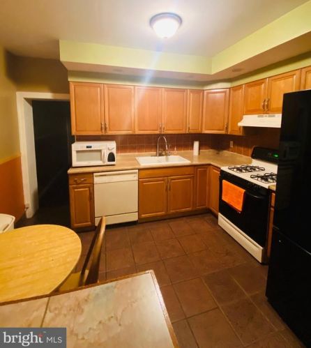 3023 3 St, Philadelphia PA 19133-3228 exterior