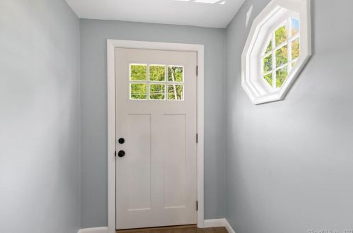160 River Rd, Huntington CT  06484-4444 exterior