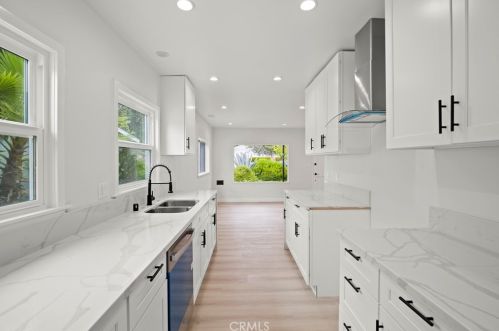 1710 Glenwood Rd, Glendale CA  91201-1812 exterior