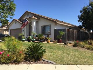 2 Eagle Cir, Salinas, CA 93905-4450