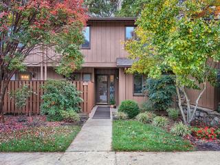 457 Crowfields Dr, Asheville, NC 28803-3282