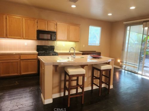 4688 Parkscape Dr, Riverside, CA 92505-5703