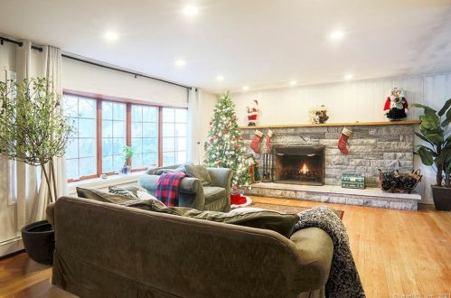 39 Hollow Tree Rd, Norwalk, CT 06854-2815