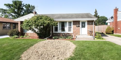 18 Meyer Ct, Des Plaines, IL 60016-2244