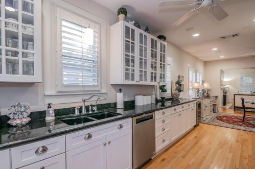 1704 Virginia Pl, Fort Worth TX  76107-2434 exterior