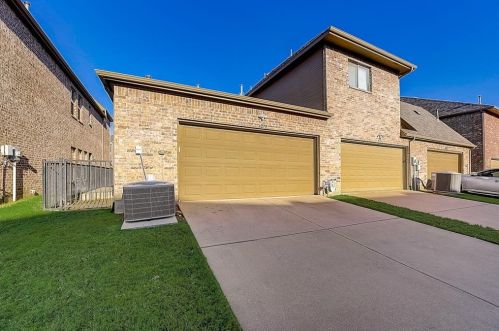 4272 Comanche Dr, Carrollton TX 75010-3300 exterior