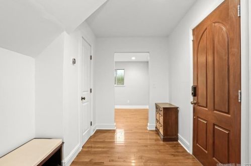 10 Harvann Rd, Norwalk CT  06850-1905 exterior