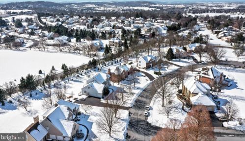 1020 Steeplechase Dr, Lancaster PA  17601-1779 exterior