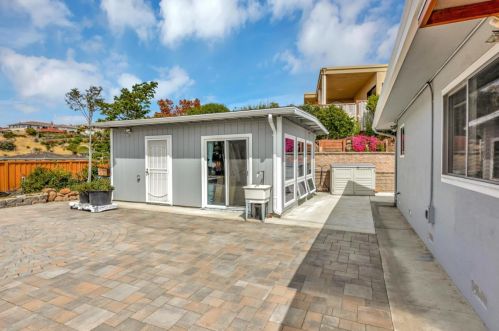 1924 Marineview Dr, San Leandro CA 94577-5315 exterior