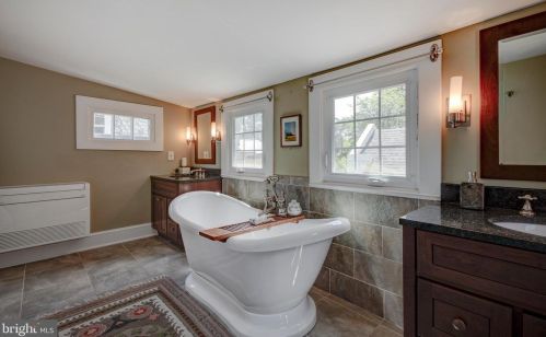 420 Allens Ln, Philadelphia PA 19119-3310 exterior