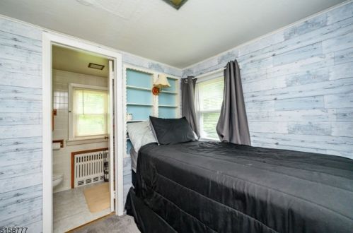 6 Dogwood Ln, Princeton NJ  08540-8439 exterior