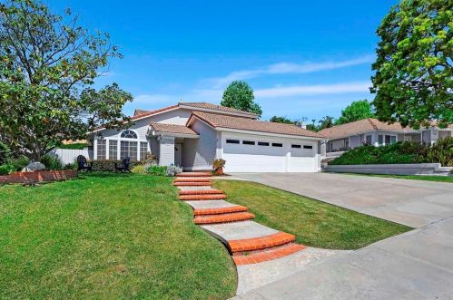 7957 Calle Cozumel, Carlsbad, CA 92009-9318