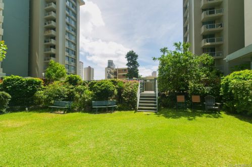 2637 Kuilei St, Honolulu HI  96826-3259 exterior