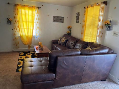 2 Perkins St, Manchester, GA 31816-1725