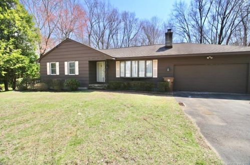 17 Barry Rd, Huntington, CT 06484-2615