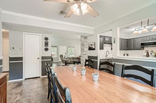 6555 Fair Vly Trl, Austin TX  78749-1266 exterior