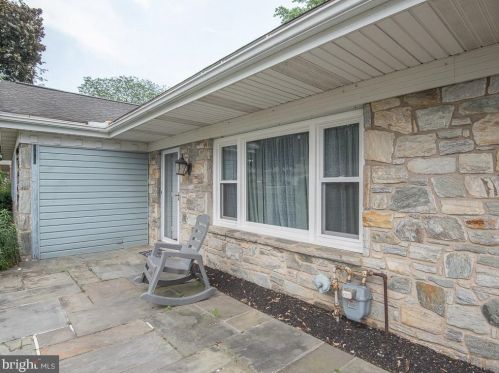 2106 Lyndell Dr, Lancaster PA  17601-5728 exterior