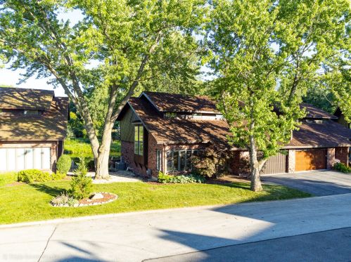 16 Lucas Dr, Palos Hills, IL 60465-3102