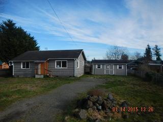 506 11th St, Whites, WA 98541-9049