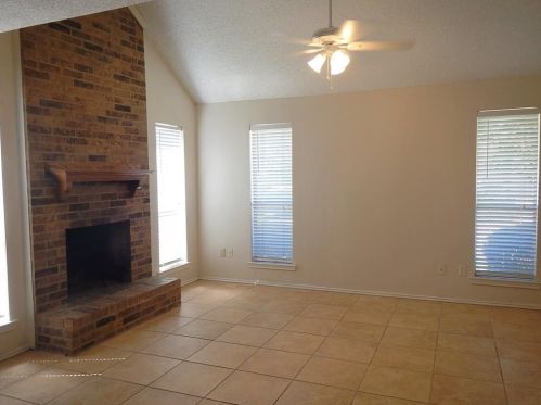 2044 Embassy Way, Carrollton TX  75006-1706 exterior