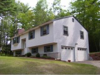 16 Overlook Ave, Londonderry, NH 03053-3816
