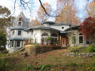 314 Fork Dr, Floyd, VA 24091-2466