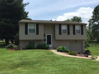 2531 Meadows Ave, Massillon, OH 44647-5155