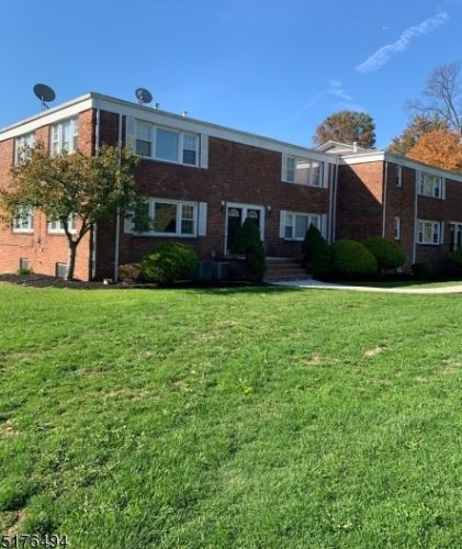 10 Stanford Dr, Bridgewater, NJ 08807-3439
