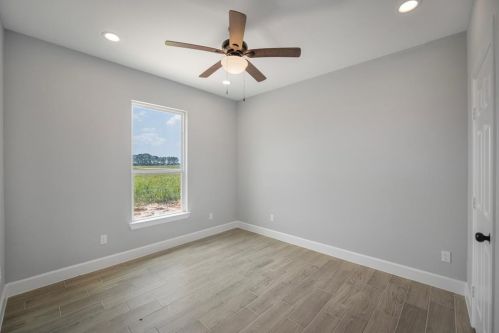 620 Longhorn Trl, Angleton TX 77515-9623 exterior