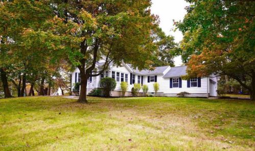8 Van Mater Ter, Hazlet, NJ 07730-1324
