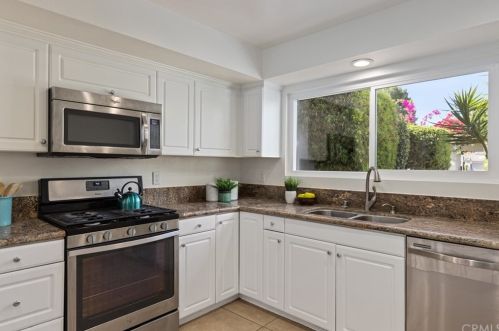 20 Spicewood Way, Irvine CA  92612-2721 exterior
