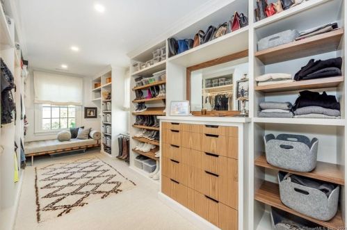 124 Havemeyer Pl, Greenwich CT  06830-6332 exterior
