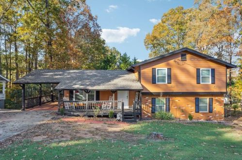 684 Lakeridge Dr, Conyers, GA 30094-2631