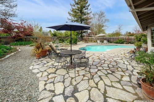 1037 Mayette Dr, Chico, CA 95926-7748