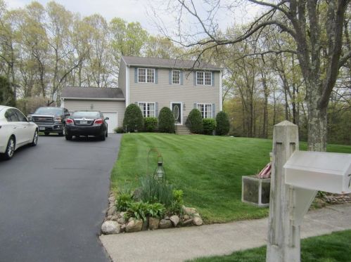 70 Fieldstone Dr, Coventry, RI 02816-8723