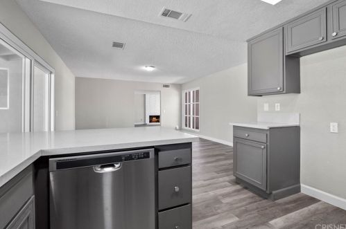 824 Pondera St, Lancaster CA  93535-3204 exterior