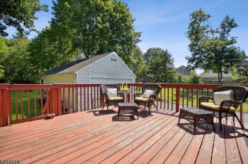 9 Crestmont Rd, Town Center NJ  07052-1601 exterior