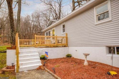 2 Oak Rd, Wantage, NJ 07461-4704
