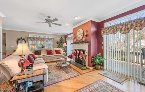31 Catamaran Ct, Mount Arlington, NJ 07856-1434