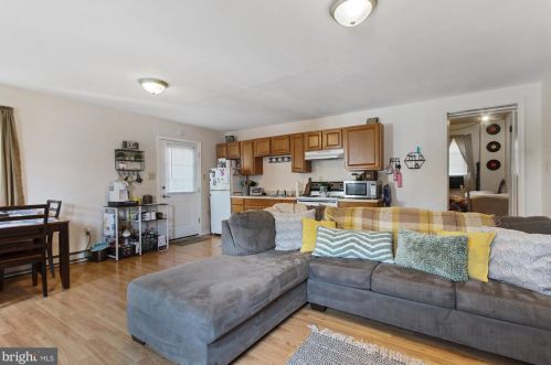 564 Broadway, Hanover PA 17331-2504 exterior