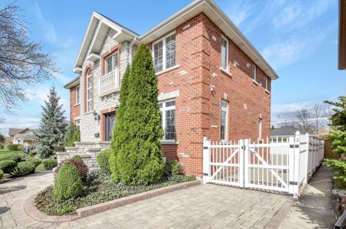 8105 Oconto Ave, Niles IL  60714-3066 exterior