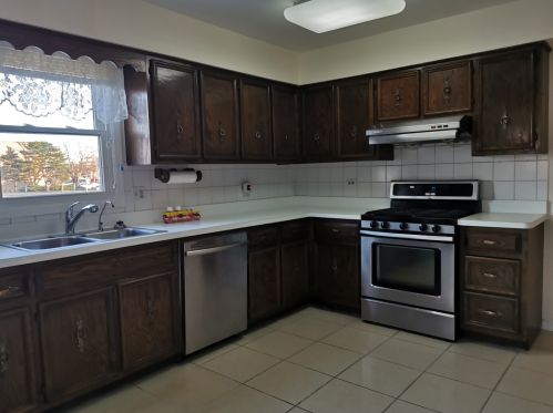 865 Boone Dr, Carol Stream IL  60188-9304 exterior