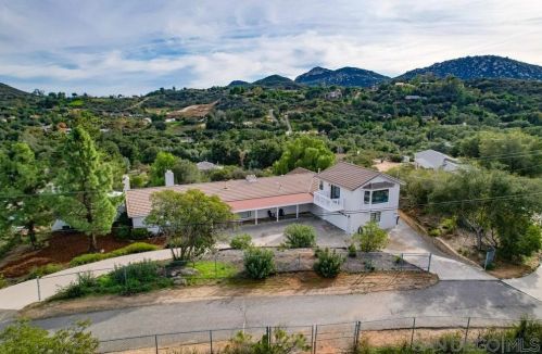 16390 Whispering Oaks Dr, Ramona, CA 92065-6933