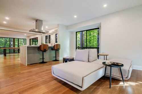 620 Colebrook Ct, Atlanta GA  30327-4710 exterior