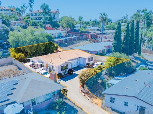 711 Townsite Dr, Vista CA  92084-4501 exterior
