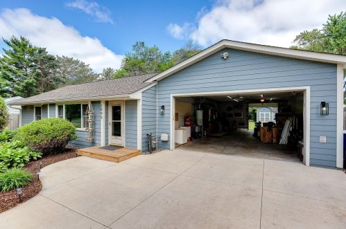 2095 Blomquist Ave, Saint Paul MN  55110-4701 exterior
