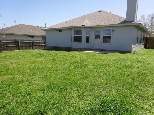 570 Atlantis, Uhland TX  78640-6028 exterior
