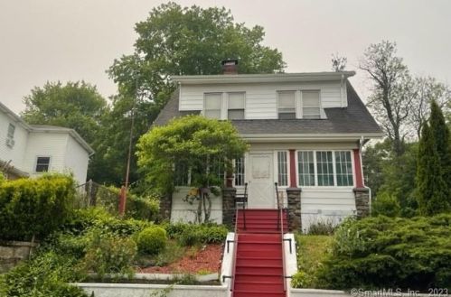 132 Kelsey St, Waterbury, CT 06706-2511